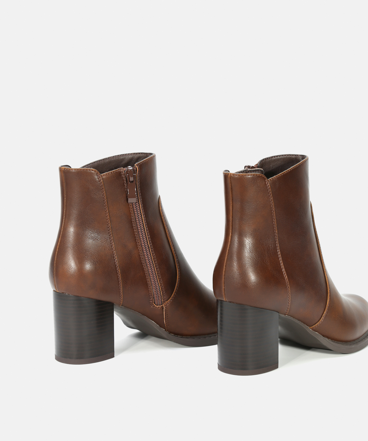 Botins b&aacute;sicos castanhos salto liso image number null